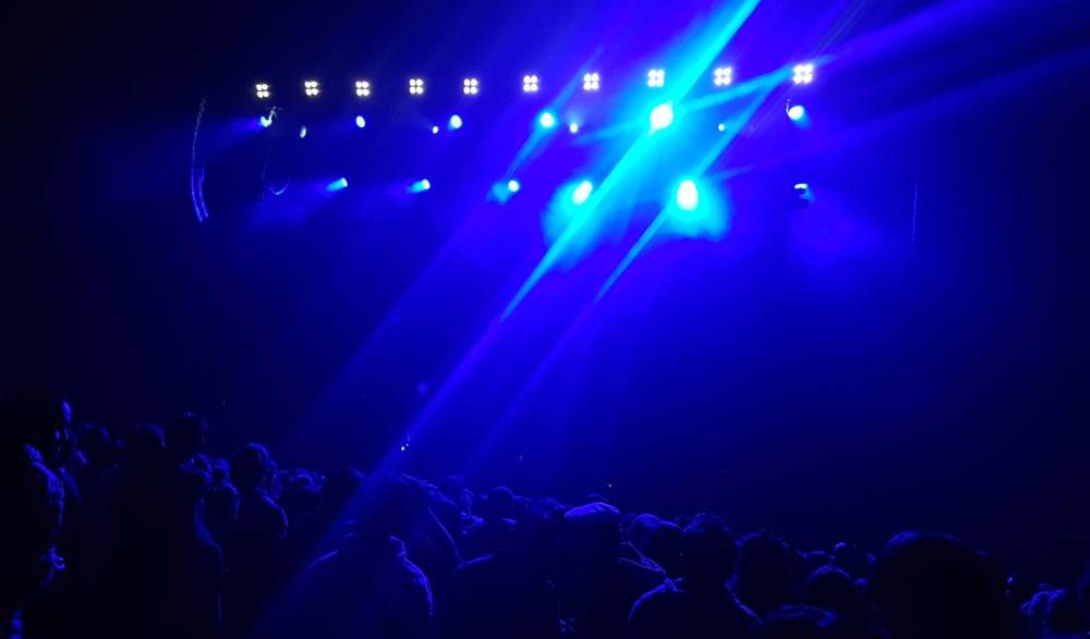 Fotografía de Pilar C. J. Concierto de Gorillaz, Movistar Arena, Santiago, Chile, 2022. Dominio Público.